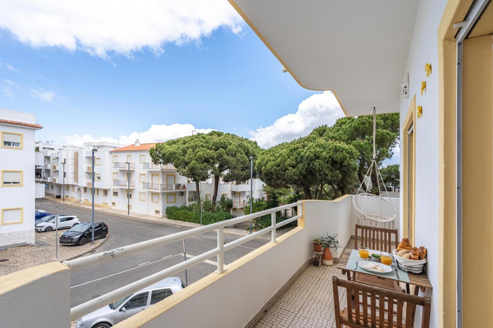 Apartment Hostwise - Sunny Flat W/ Balcony By The Algarve Sea
