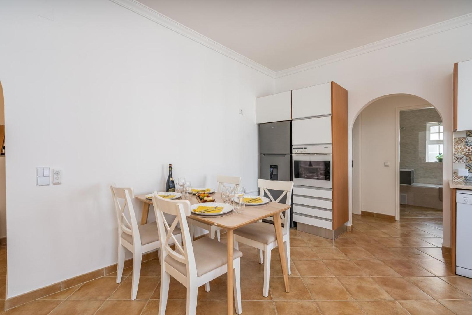 Hostwise - Sunny Flat W/ Balcony By The Algarve Sea